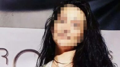 Στιγμιότυπο από κάμερα ασφαλείας σε πρατήριο υγρών καυσίμων στην Αττική την ώρα ληστείας από κουκουλοφόρους