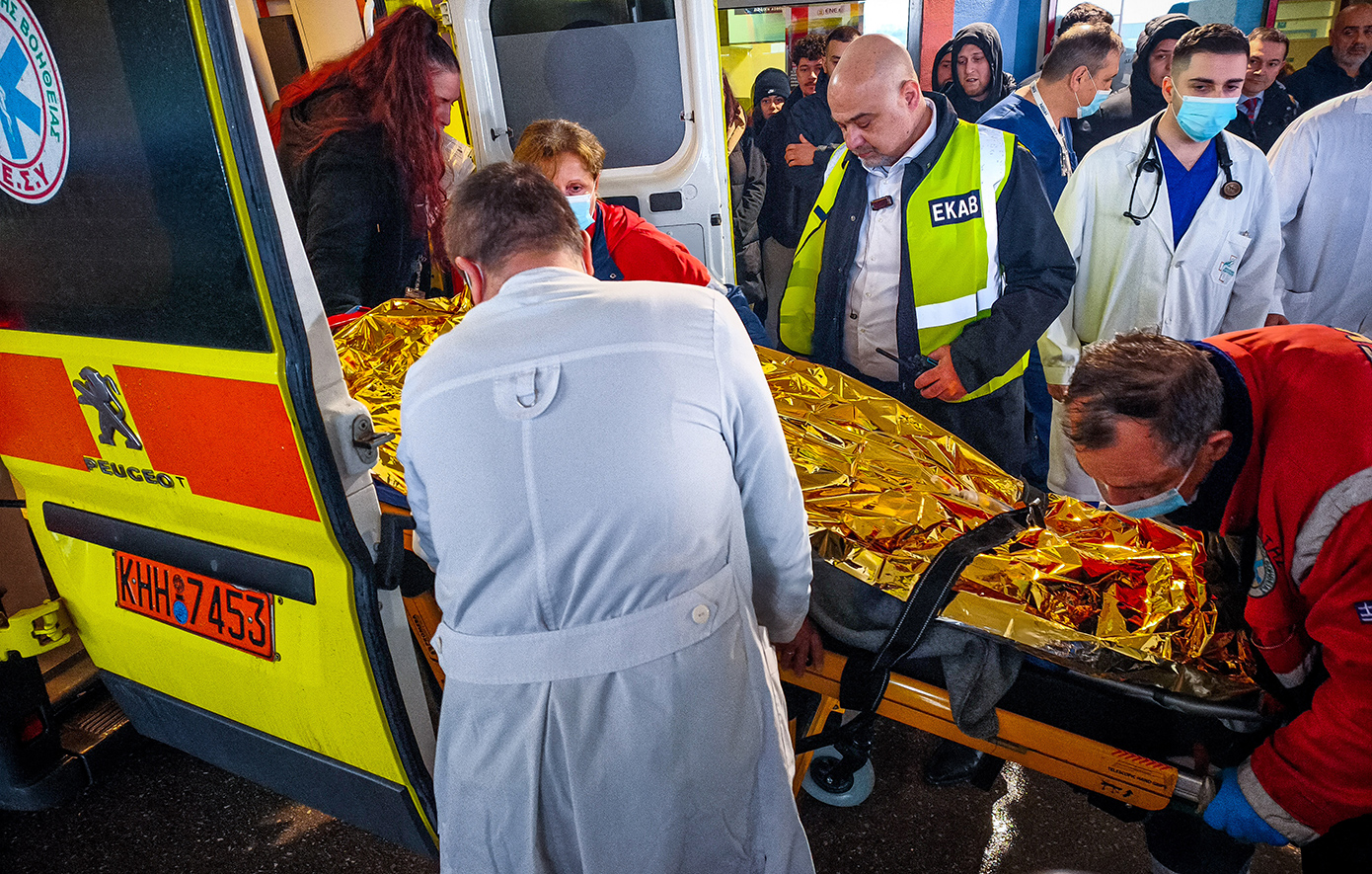 Ασθενοφόρο έξω από το νοσοκομείο Παπαγεωργίου στη Θεσσαλονίκη