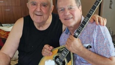 Ο Πασχάλης Τερζής και ο Χρήστος Νικολόπουλος στο στούντιο για το νέο τους τραγούδι