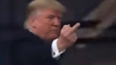 Ο Ντόναλντ Τραμπ κατά την επίσκεψή του στο εργοστάσιο της Ford στο Ντιτρόιτ όπου σημειώθηκε το επεισόδιο