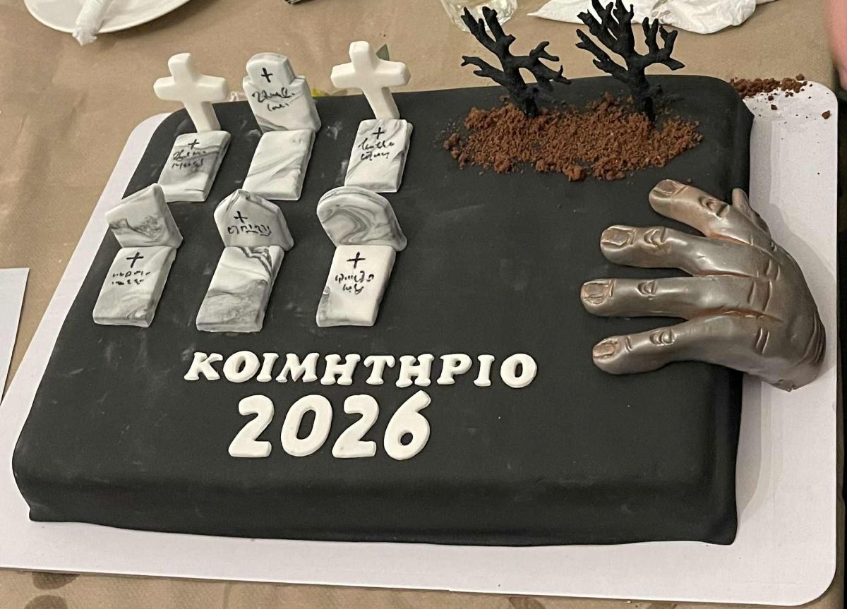 Η viral βασιλόπιτα σε σχήμα νεκροταφείου από το Κοιμητήριο Ρόδου