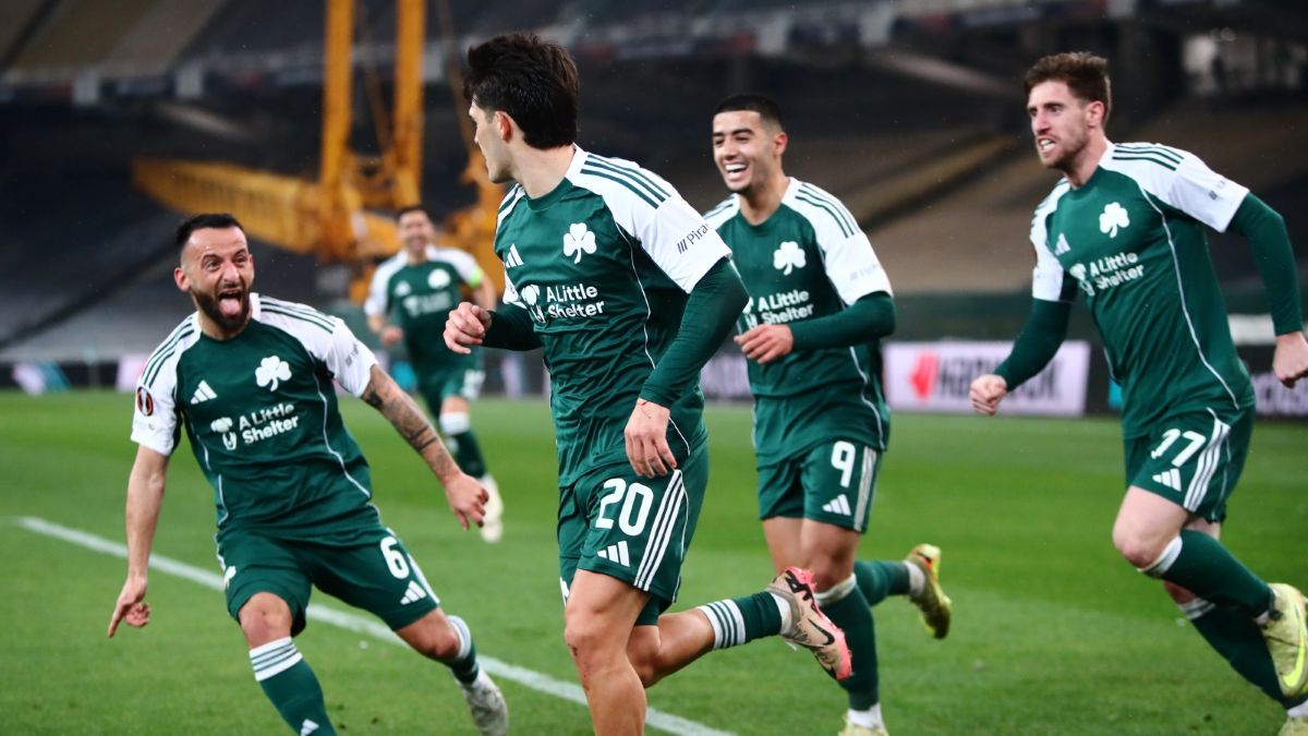 Οι παίκτες του Παναθηναϊκού πανηγυρίζουν το γκολ του Ταμπόρδα στην αναμέτρηση με τη Ρόμα για το Europa League