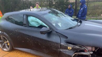 Η Ferrari του Κολό Μουανί μετά το τροχαίο ατύχημα καθ' οδόν για το αεροδρόμιο