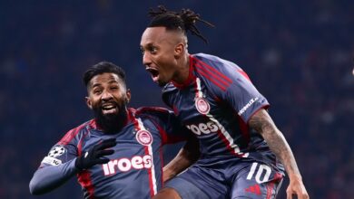 Οι παίκτες του Ολυμπιακού πανηγυρίζουν το 1-2 απέναντι στον Άγιαξ στο Άμστερνταμ