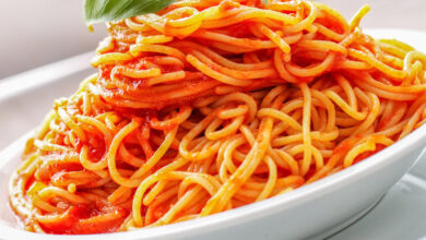 Λαχταριστά μακαρόνια με μπόλικη κανέλα σε πιάτο – Η συνταγή του Thegreekmasterchef