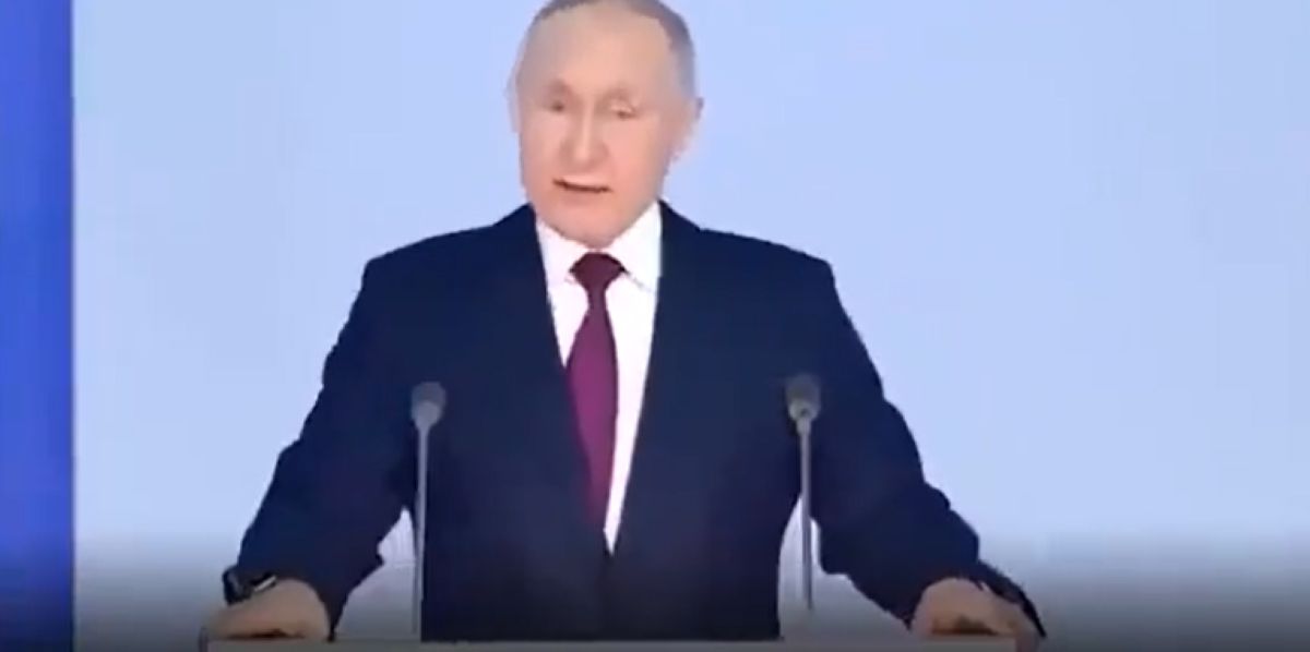 Ο Βλαντιμίρ Πούτιν κατά τη διάρκεια ομιλίας του για τις παραδοσιακές αξίες και το θεσμό της οικογένειας στη Ρωσία