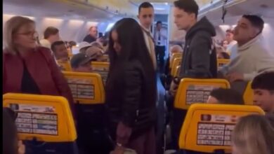Το αεροσκάφος της Ryanair στον διάδρομο προσγείωσης μετά το επεισόδιο με τη μεθυσμένη επιβάτιδα