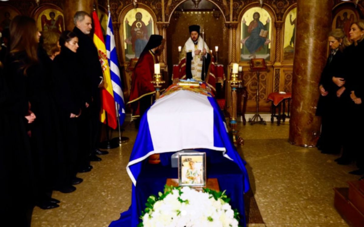 Η ισπανική βασιλική οικογένεια στην εξόδιο ακολουθία της πριγκίπισσας Ειρήνης στον Ελληνορθόδοξο Ναό της Μαδρίτης