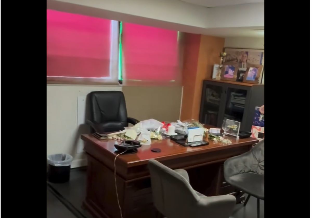 Το κλειστό γραφείο του Γιώργου Παπαδάκη στον ΑΝΤ1 με το κλειδί στην κλειδαριά