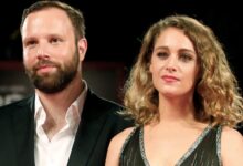 Η ηθοποιός και σκηνοθέτις Αριάν Λαμπέντ σε μια εκφραστική λήψη μαζί με τον Γιώργο Λάνθιμο