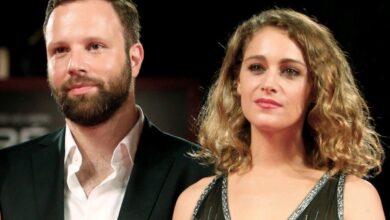 Η ηθοποιός και σκηνοθέτις Αριάν Λαμπέντ σε μια εκφραστική λήψη μαζί με τον Γιώργο Λάνθιμο