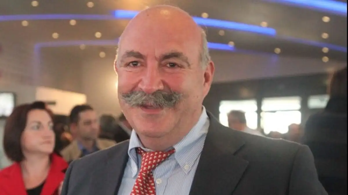 Περιπολικά της αστυνομίας στην περιοχή Ήμερου Πεύκου στα Σπάτα μετά από πυροβολισμούς στον αέρα από τον Χρήστο Μαυρίκη