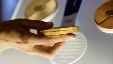 Τα χρυσά και ασημένια μετάλλια των Χειμερινών Ολυμπιακών Αγώνων 2026 σε κοντινό πλάνο