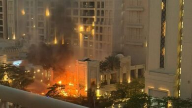 Καπνοί πάνω από το τεχνητό νησί Palm Jumeirah στο Ντουμπάι μετά από πυραυλική επίθεση