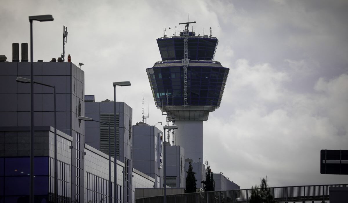 Το ραντάρ της ΥΠΑ στον λόφο Μερέντα για τον έλεγχο της εναέριας κυκλοφορίας στο αεροδρόμιο Ελευθέριος Βενιζέλος