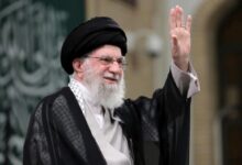 Πορτρέτο του Αγιατολάχ Αλί Χαμενεΐ, ανώτατου ηγέτη της Ισλαμικής Δημοκρατίας του Ιράν