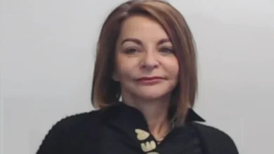 Η δημοσιογράφος Αντιγόνη Πανέλλη σε στιγμιότυπο από την επαγγελματική της πορεία στο Κοινοβουλευτικό Ρεπορτάζ