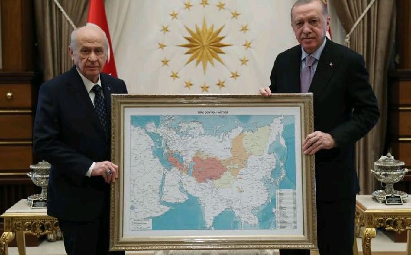 Χάρτης της Γαλάζιας Πατρίδας με τον Ρετζέπ Ταγίπ Ερντογάν