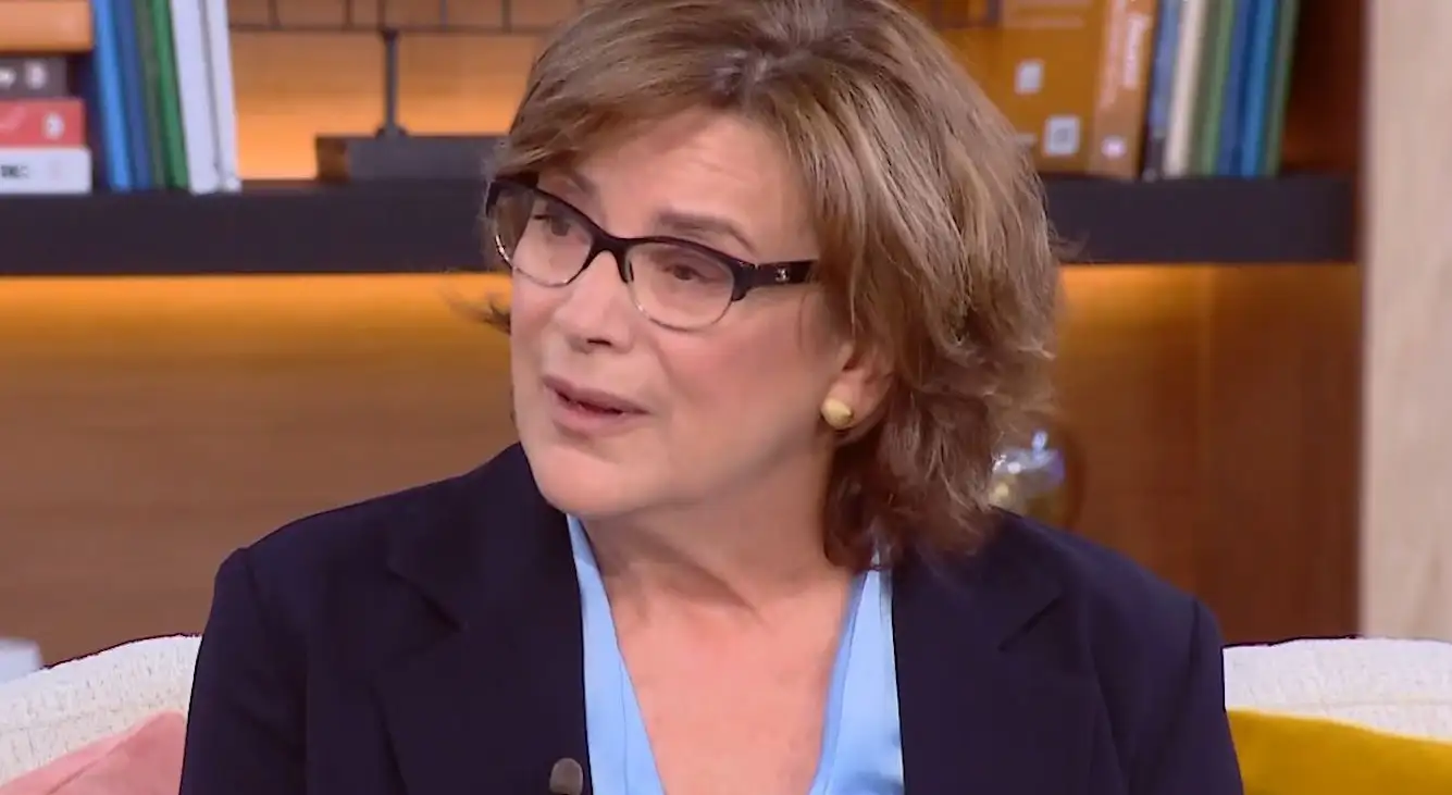 Η ηθοποιός Γιώτα Φέστα σε τηλεοπτική της συνέντευξη στην ΕΡΤ να μιλά για την οικογένειά της