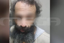 Αστυνομικοί της ΟΠΚΕ συλλαμβάνουν 45χρονο αλλοδαπό επιδειξία στα Εξάρχεια κοντά σε δημοτικό σχολείο μετά από καταγγελίες γυναικών