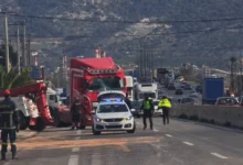 Μεγάλο μποτιλιάρισμα και ακινητοποιημένα οχήματα στην Εθνική Οδό Αθηνών-Κορίνθου μετά από τροχαίο ατύχημα