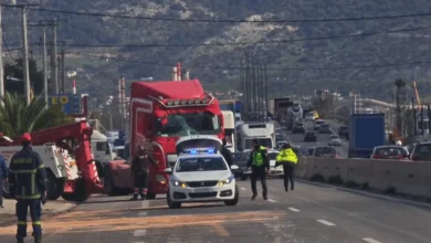 Μεγάλο μποτιλιάρισμα και ακινητοποιημένα οχήματα στην Εθνική Οδό Αθηνών-Κορίνθου μετά από τροχαίο ατύχημα