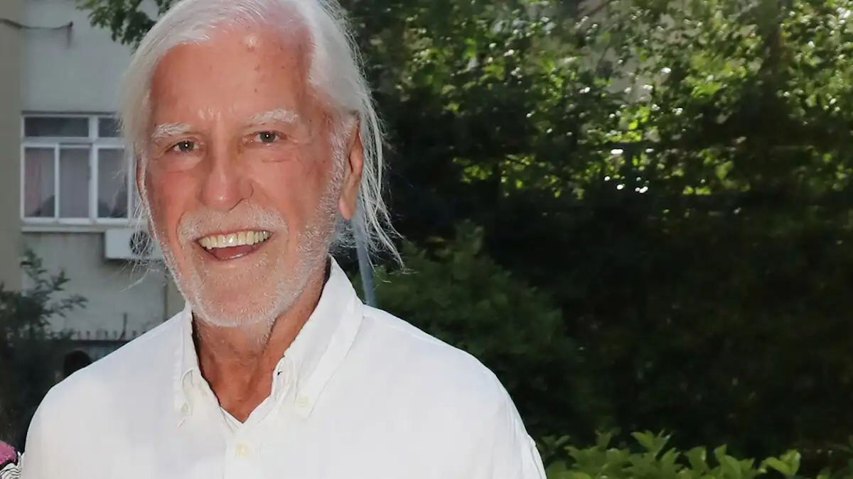 Ο Λάκης Ραπτάκης σε κοσμική εκδήλωση της χρυσής εποχής της νύχτας