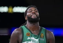 Ο Ματίας Λεσόρ με τη φανέλα του Παναθηναϊκού AKTOR πανηγυρίζει στο ΟΑΚΑ