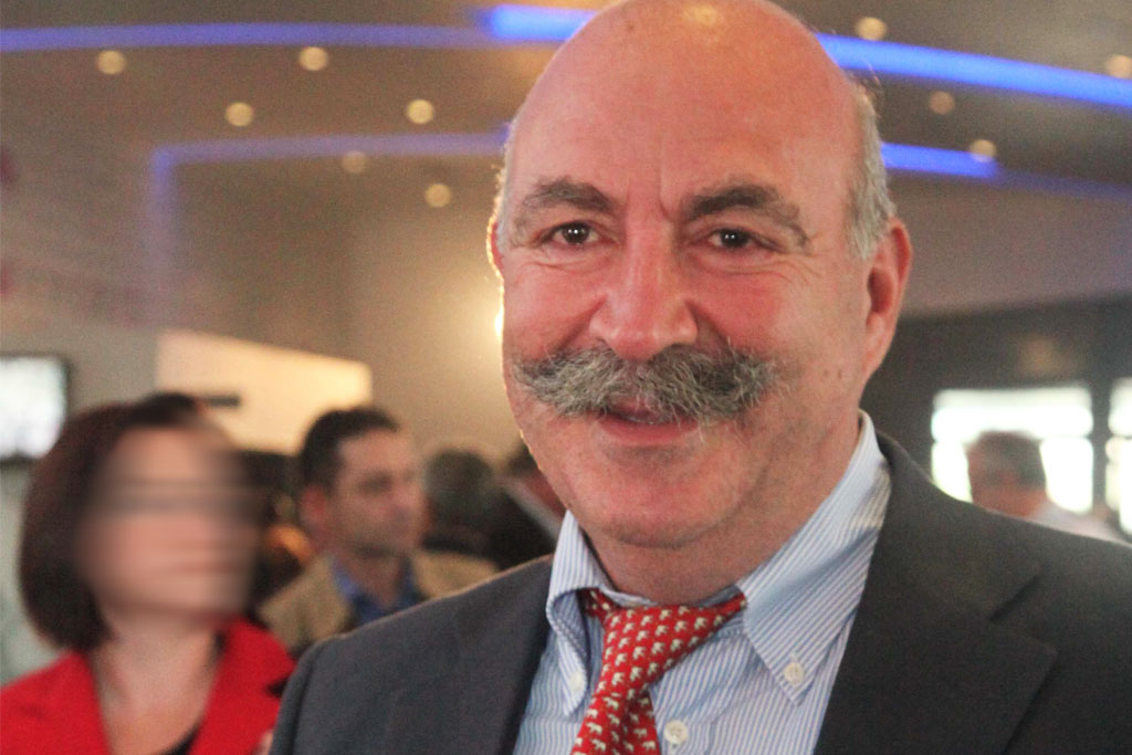 Σύλληψη Χρήστου Μαυρίκη στα Σπάτα από αστυνομικούς της ΕΛΑΣ