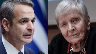 Ο Κυριάκος Μητσοτάκης εκφωνεί τον επικήδειο λόγο στην κηδεία της Ελένης Γλύκατζη-Αρβελέρ στη Μητρόπολη Αθηνών