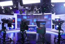 Παρουσιάστρια σε τηλεοπτικό πλατό, αναφορά σε καταγγελίες για εργασιακό εκφοβισμό