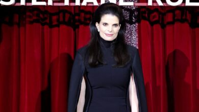 Η Αθηνά Ωνάση σε σπάνια δημόσια εμφάνιση, ντυμένη στα μαύρα