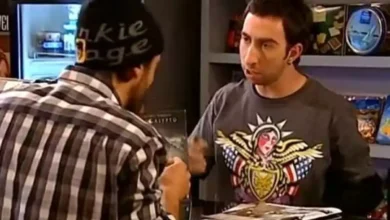 Ο ηθοποιός Αλέξανδρος Γιάννου στη νέα σειρά του Netflix "Les Lionnes" σε σύγκριση με τον ρόλο του ως Τζίμης στην Πολυκατοικία