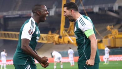 Ο Τεττέη πανηγυρίζει το γκολ του στον αγώνα Παναθηναϊκός – Βικτόρια Πλζεν για το Europa League