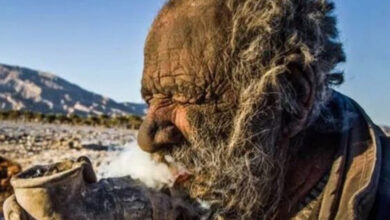 Ο Αμού Χατζί, ο Ιρανός που έμεινε στην ιστορία ως ο πιο βρώμικος άνθρωπος στον κόσμο, ζώντας στην έρημο