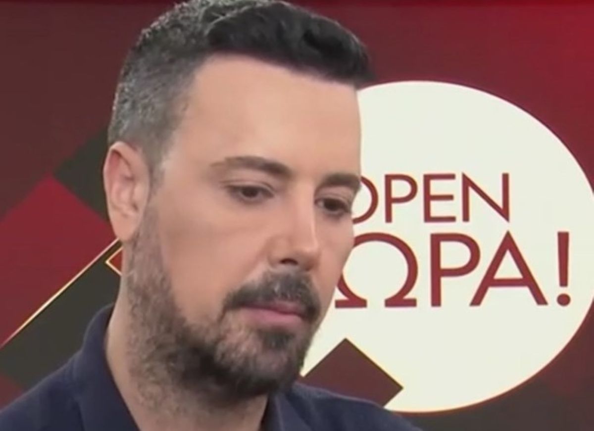 Ο δημοσιογράφος Πέτρος Κουσουλός στο πλατό της εκπομπής του «Αποκαλύψεις»