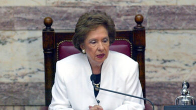 Πορτρέτο της Άννας Ψαρούδα - Μπενάκη, πρώην Προέδρου της Βουλής και της Ακαδημίας Αθηνών.