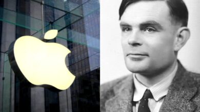 Ο Alan Turing δίπλα που έσπασε τη μηχανή αποκρυπτογράφησης Enigma του Β' Παγκοσμίου Πολέμου δίπλα στο δαγκωμένο μήλο logo της Apple