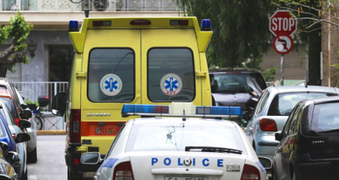 Περιπολικό της αστυνομίας έξω από σπίτι στην Πάτρα - Εγλυκάδα