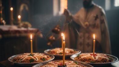 Πιάτα με κόλλυβα και αναμμένα κεριά για το Ψυχοσάββατο στην εκκλησία