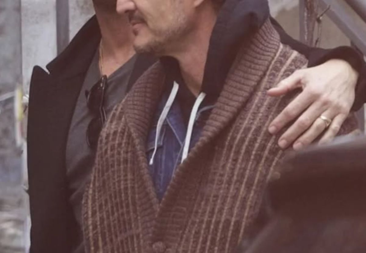 Ο ηθοποιός Πέδρο Πασκάλ σε χαλαρή έξοδο στη Νέα Υόρκη με τον δημιουργικό διευθυντή Ράφα Ολάρα