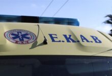 Το σημείο του τροχαίου ατυχήματος στα Χανιά όπου το αυτοκίνητο προσέκρουσε σε μάντρα