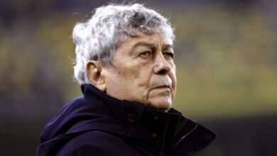 Ο προπονητής Μιρτσέα Λουτσέσκου κατά τη διάρκεια τεχνικής καθοδήγησης πριν από το ιατρικό περιστατικό στην προπόνηση