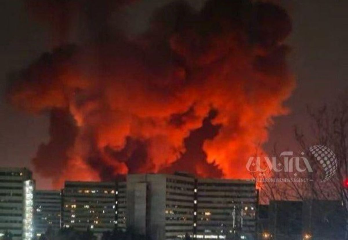 Μεγάλες πυρκαγιές και εκρήξεις στην Τεχεράνη μετά από βομβαρδισμούς στο αεροδρόμιο Mehrabad