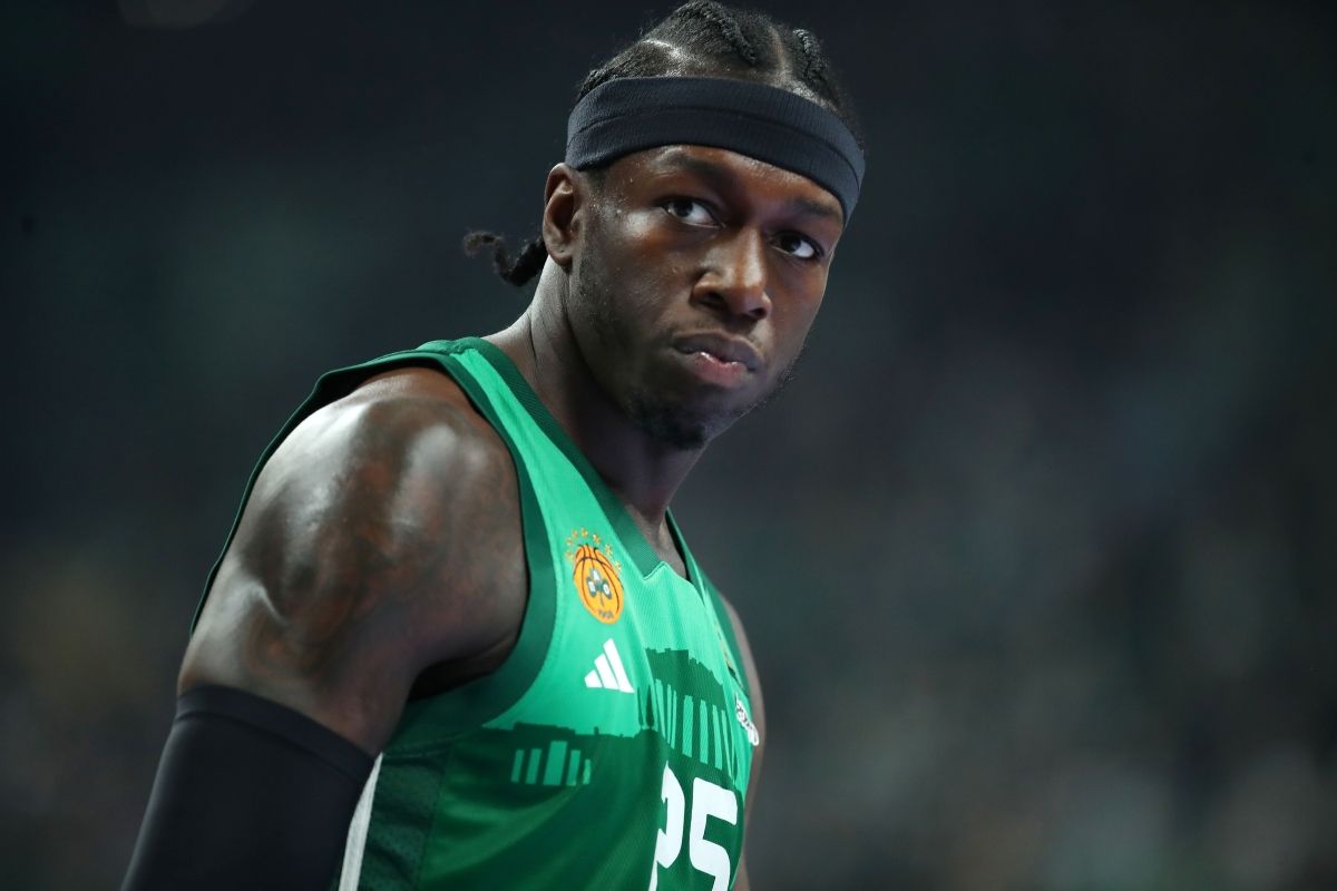 Ο Κέντρικ Ναν με τη φανέλα του Παναθηναϊκού AKTOR σε στιγμή περισυλλογής