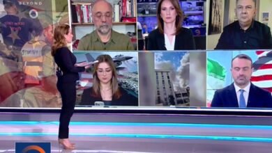 Η παρουσιάστρια Εύα Αντωνοπούλου στο στούντιο του OPEN κατά τη διάρκεια του περιστατικού