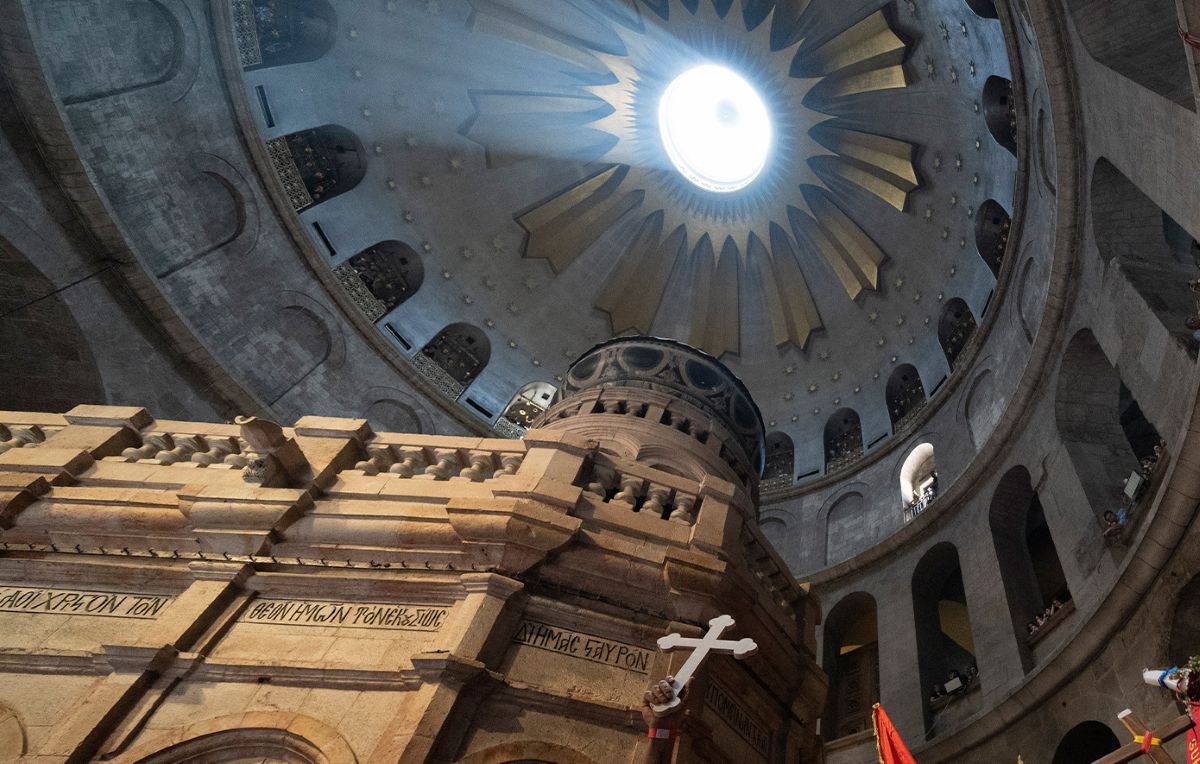 Καπνοί πάνω από την Παλιά Πόλη της Ιερουσαλήμ μετά την πυραυλική επίθεση κοντά στον Πανάγιο Τάφο