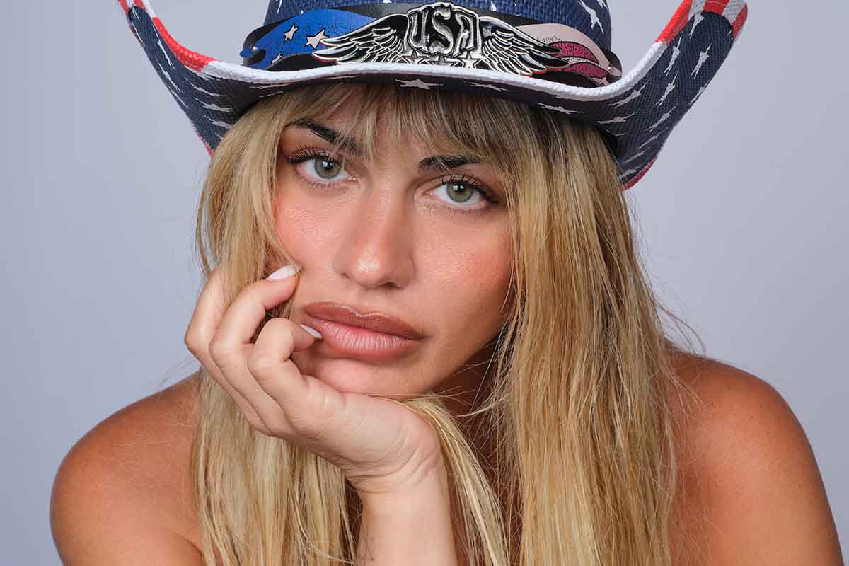 Η Κόνι Μεταξά αποκαλύπτει το καυτό ατύχημα στο κρεβάτι με σύντροφό της μιλώντας για την προσωπική της ζωή