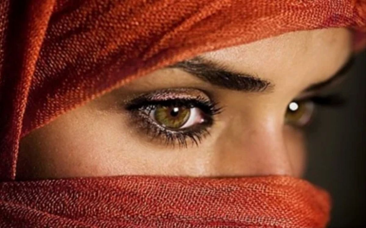 Αφγανές γυναίκες με μπούρκα στην Καμπούλ – Καταπίεση και νέος νόμος Ταλιμπάν