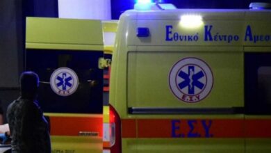 Ασθενοφόρο του ΕΚΑΒ στη Θεσσαλονίκη σπεύδει σε επείγον περιστατικό με παιδί